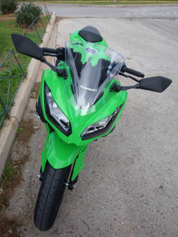 Kawasaki Ninja 300 ABS (2012-present): A ninja defending vigorously the honor of small motorcycles. moto-choice.com