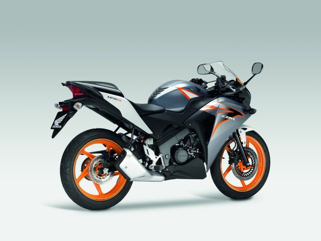 CBR 125 R (2011- current): Wet dreams meeting the daughter of the Hondacbr family! | moto-choice.com
