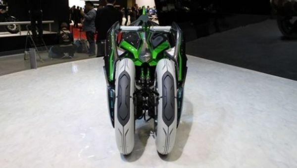 An animation of Kawasaki J being ridden | moto-choice.com